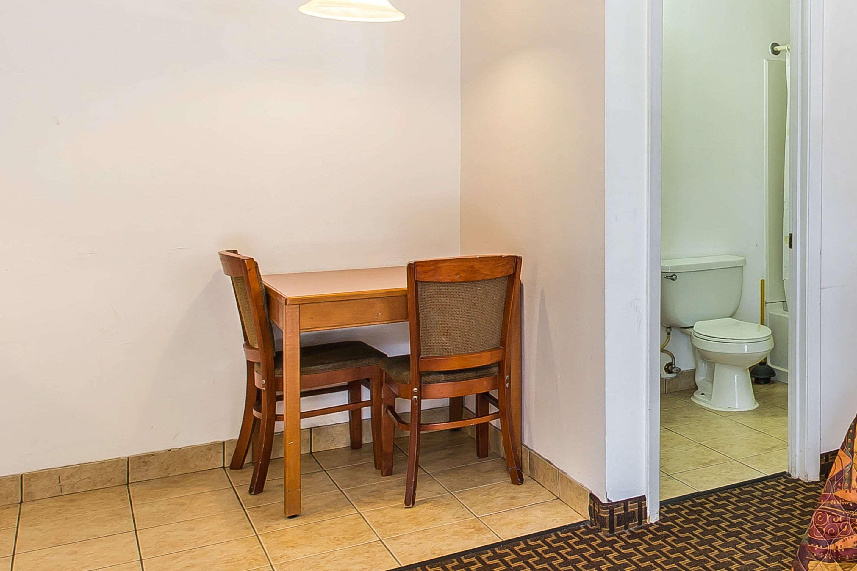 Suburban Studios Abercorn Саванна Екстер'єр фото
