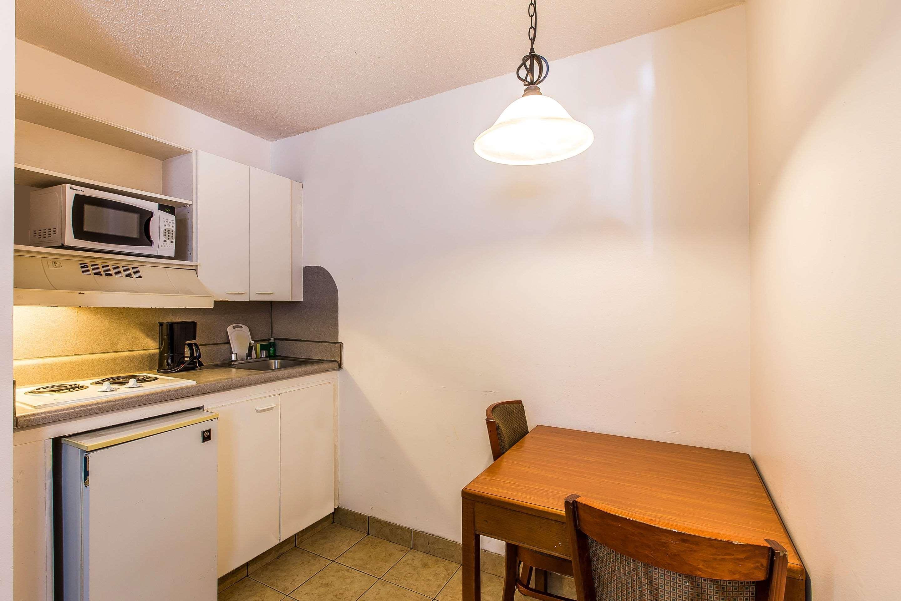 Suburban Studios Abercorn Саванна Екстер'єр фото