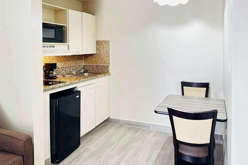 Suburban Studios Abercorn Саванна Номер фото