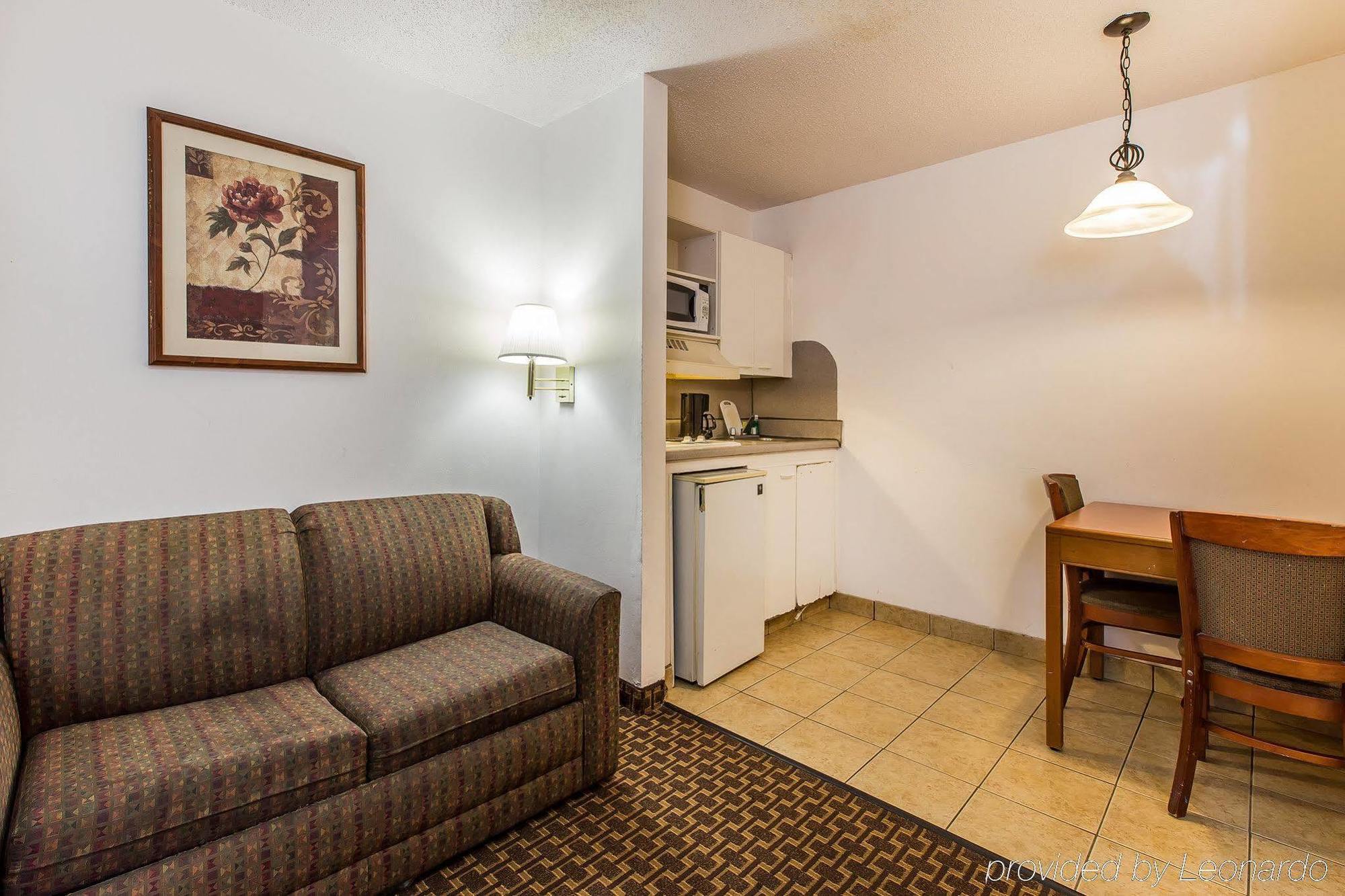 Suburban Studios Abercorn Саванна Номер фото