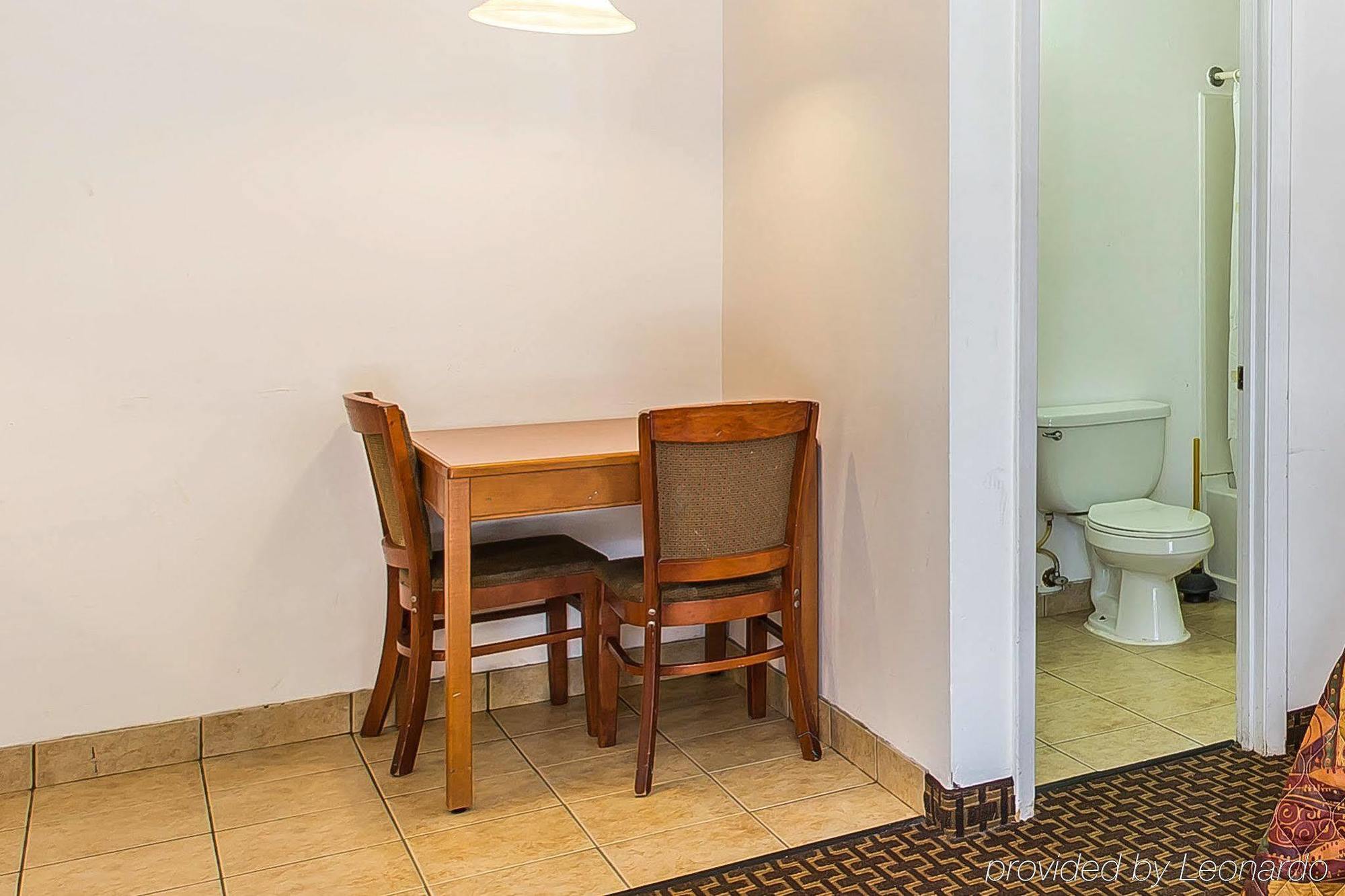 Suburban Studios Abercorn Саванна Екстер'єр фото